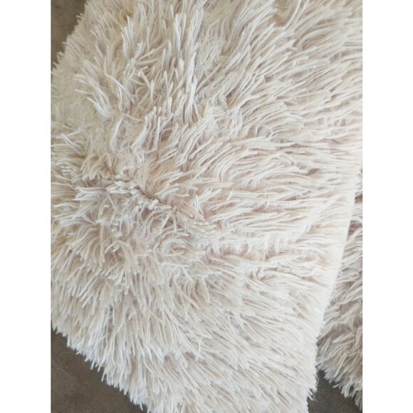 NordECO Home Luxury Throw Pillow Covers 2 Pack18”x18” Beige Faux Fur Fleece - Picture 7 of 12